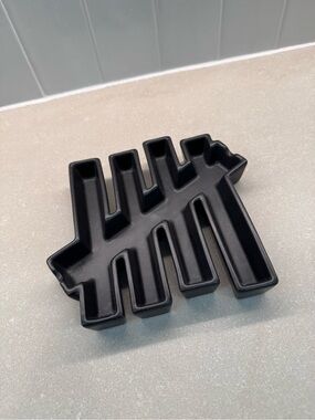 UNDEFEATED Strike Logo Ceramic Ashtray Black Rare